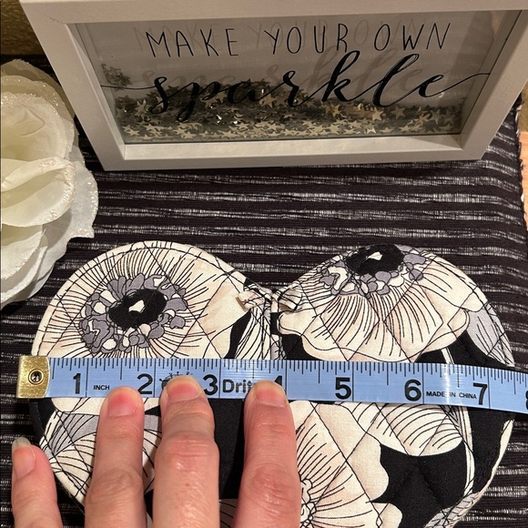 Vera Bradley limited editions "From My Heart" jewelry case in camellia pattern. - Picture 8 of 9